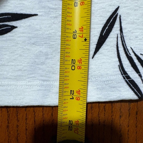 Banana Republic white blouse with black floral pattern. Size XS . Like New. - Picture 5 of 5